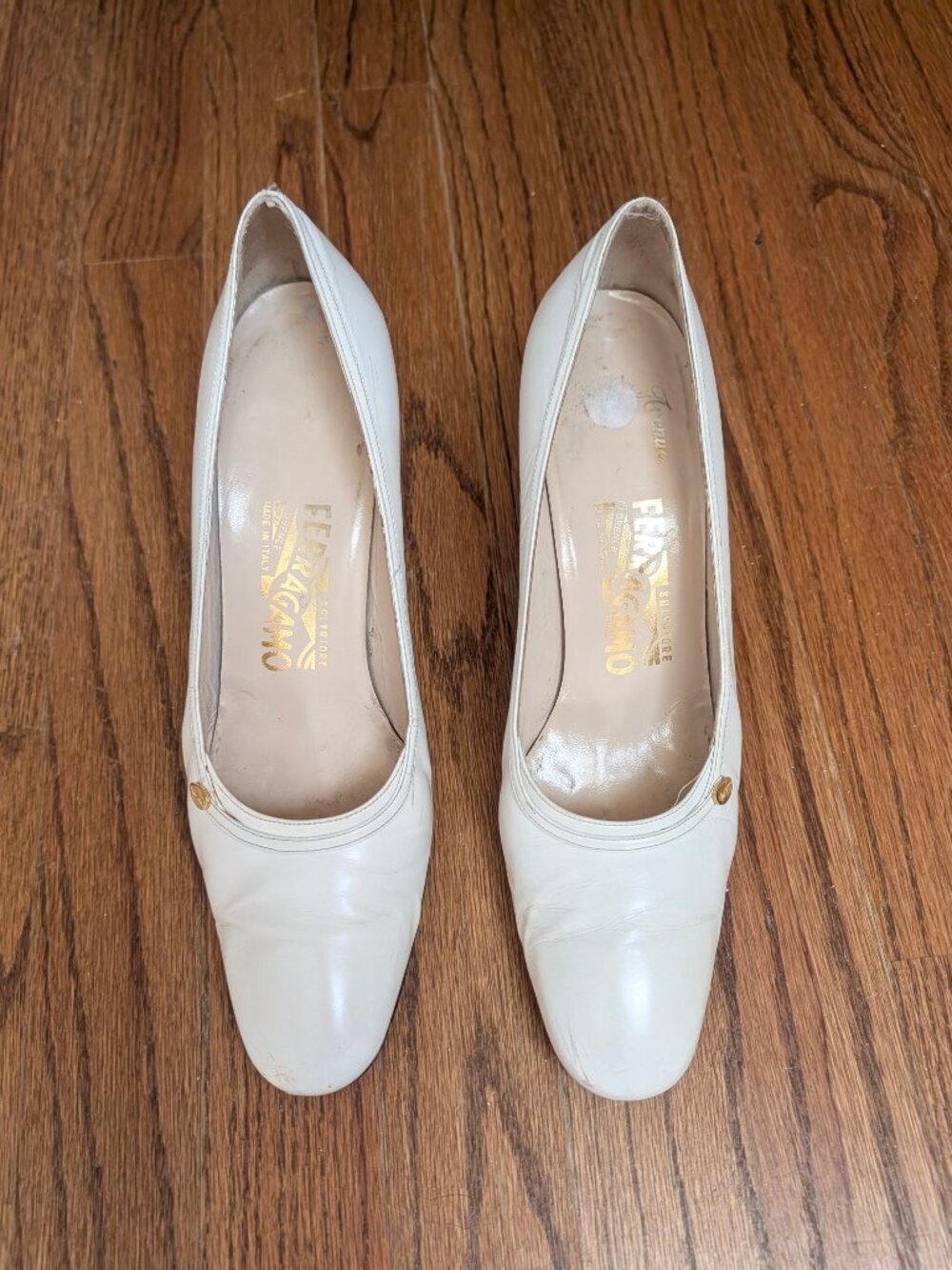 Vintage Salvatore Ferragamo White Heels - Low Kitten Heel - Retro Office Pumps - Picture 8 of 16